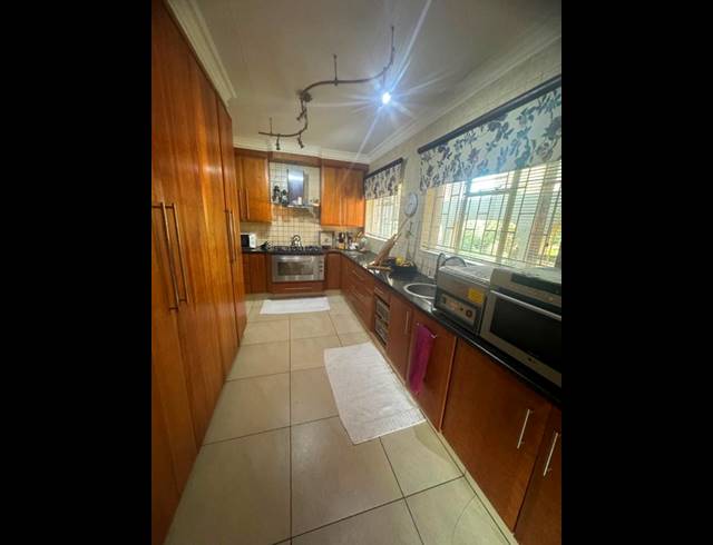 4 BEDROOM HOUSE FOR SALE IN GHOLFSIG